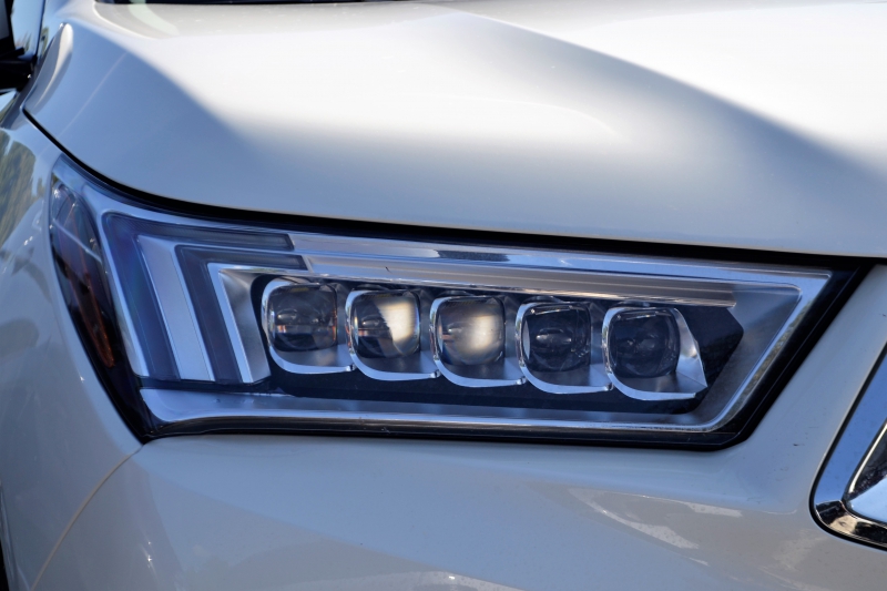 concession-TOURTOUR-min_acura-headlamp-2834131